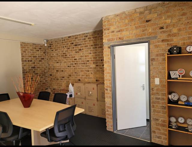 154M² WAREHOUSE TO LET IN CHLOORKOP